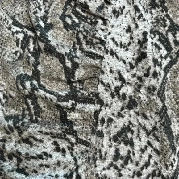 Dynamite snakeskin sweater dress - Picture 4 of 5